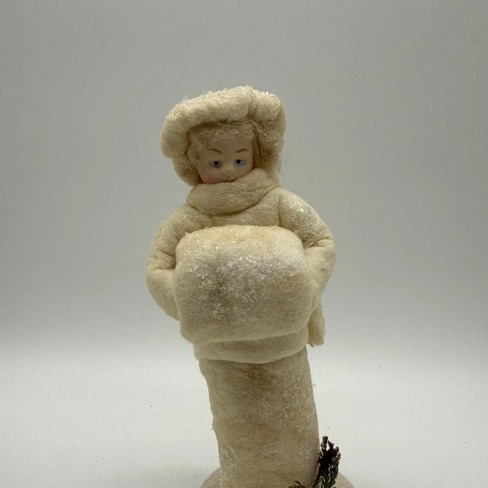 Yvonne‎ Carpenter Snickers & Kringles 1997 Snow Girl w/ Muff Figurine Christmas